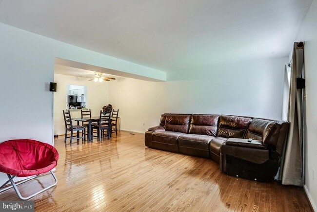 Building Photo - 6212 Briar Ct