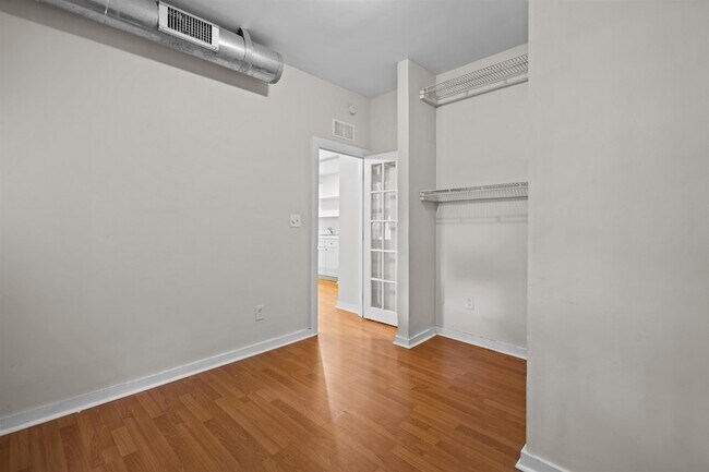 Building Photo - 25 Desoto Pl