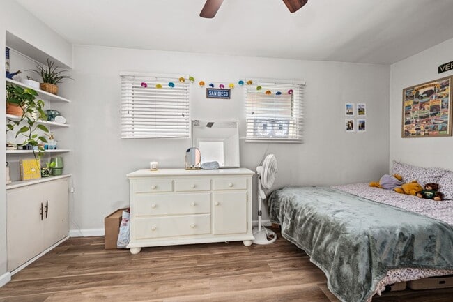 Building Photo - No back house!