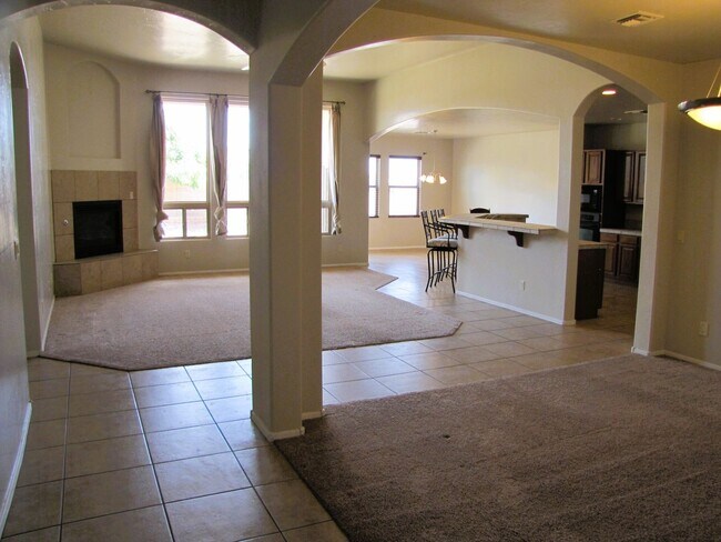 Building Photo - Spacious 3BR/2BA/2.5 CG, 2167 sq.ft. renta...