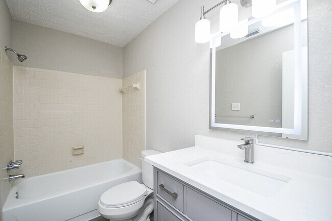 Building Photo - 15807 Los Altos Dr