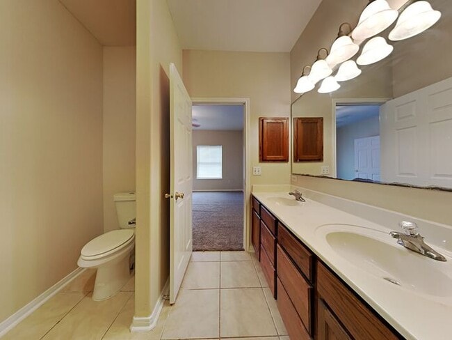 Building Photo - No Applications Fees* $500 off first month...