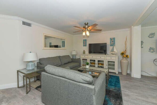 Building Photo - 353 S US Hwy 1