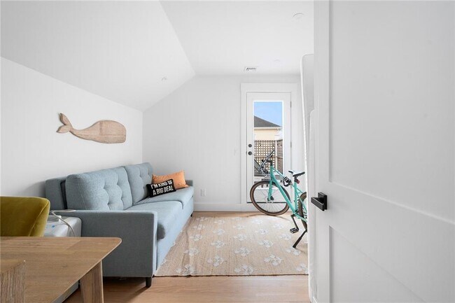 Building Photo - 69 Connection St