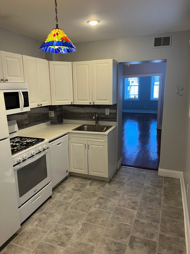 Building Photo - 220 N Bench St