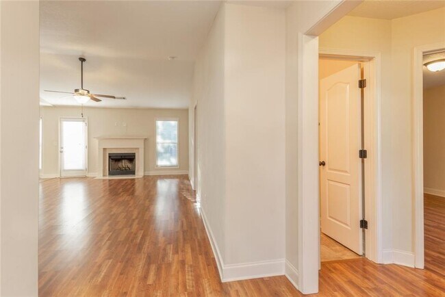 Building Photo - 947 Haymon Dr