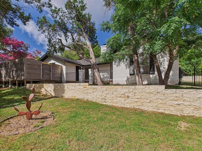 Building Photo - 6108 Shadow Valley Dr