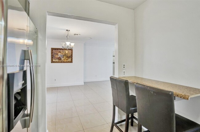 Building Photo - 6931 SW 27th Ct