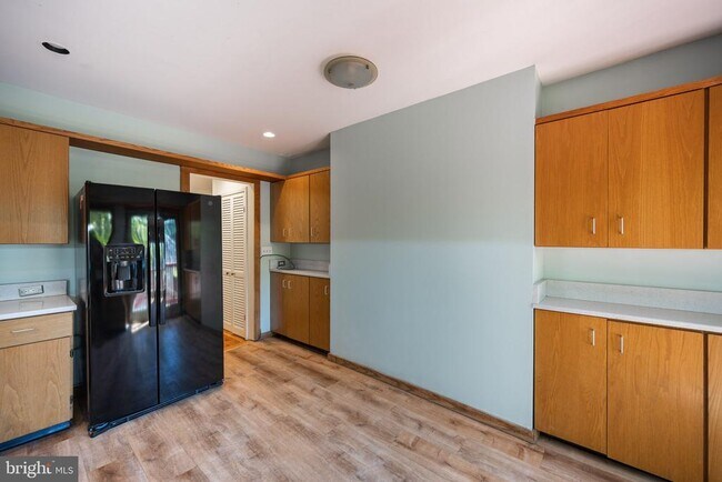 Building Photo - 206 S 43rd St