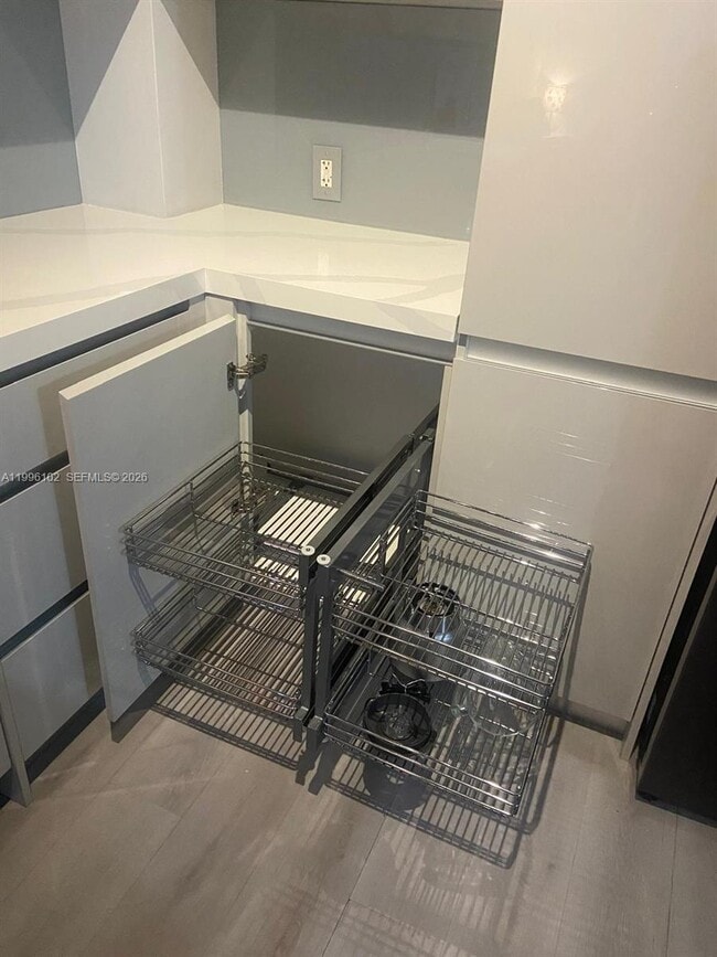 Building Photo - 10 SW South River Dr