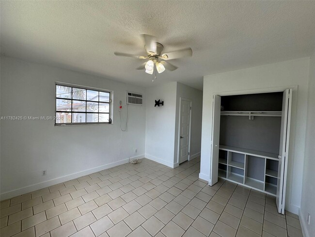 Building Photo - 8520 SW 29th St