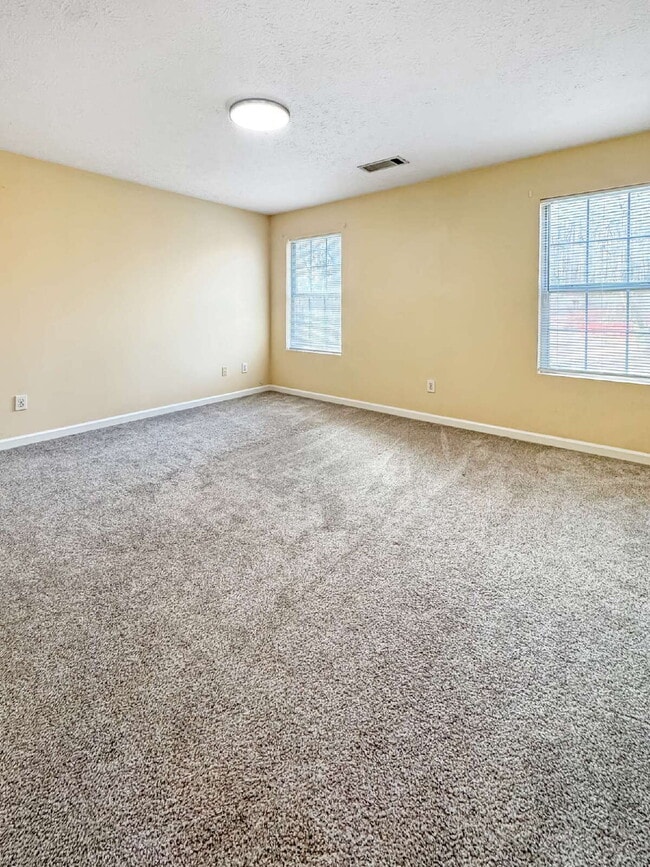 Building Photo - Duplex in Flowery Branch Available Immediately