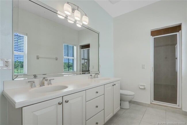 Building Photo - 3651 NE Pineapple Ave