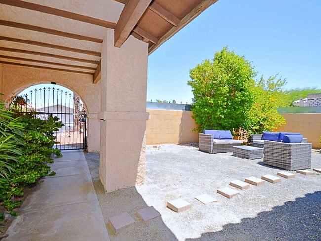 Building Photo - Cozy 3 bed 2 bath Cathedral City home