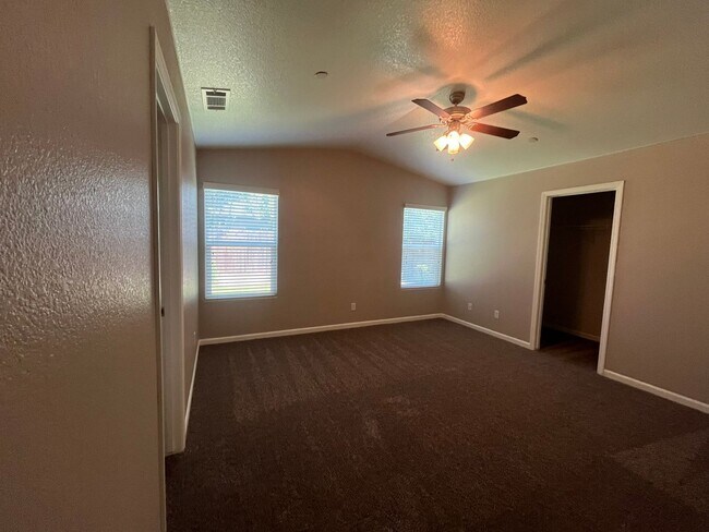 Building Photo - 2578 Bell Port Ave