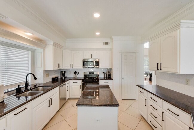 Building Photo - 5795 Brighton Ct
