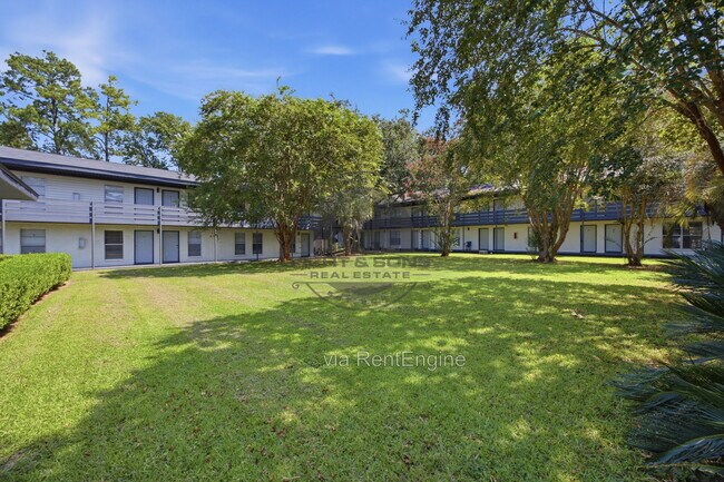 Building Photo - 457 White Dr