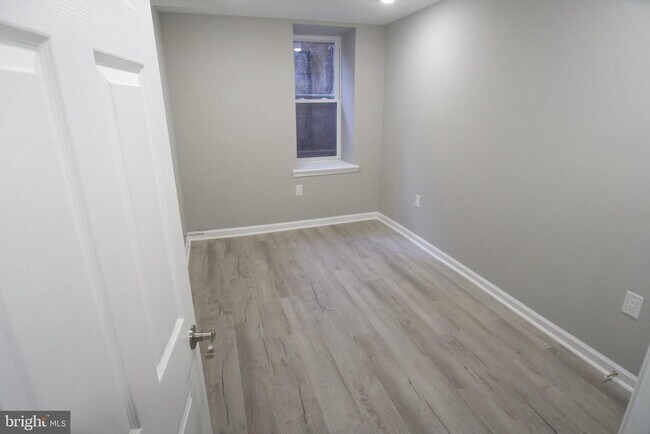 Building Photo - 630 Brooklyn St