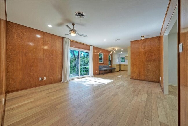 Building Photo - 1709 Mariposa Dr