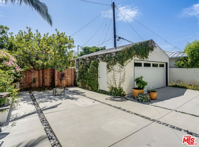 Building Photo - 3641 Greenwood Ave