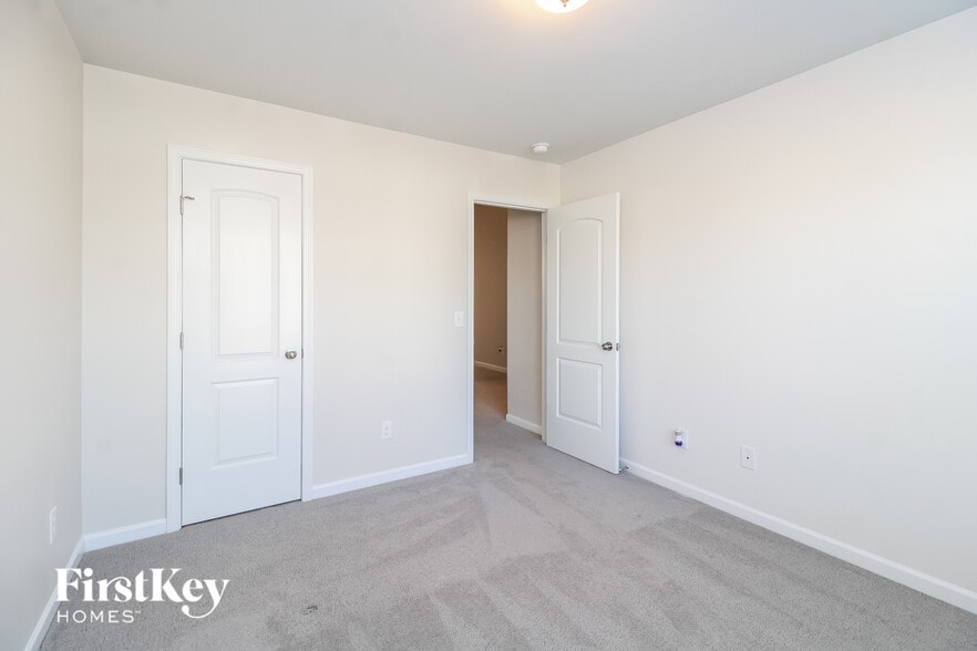 Building Photo - 5439 Misty Hill Cir