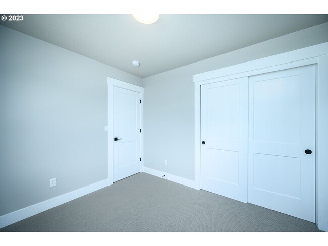 Building Photo - Beautiful 3 Bedroom, 2.5 Bath House in Newberg