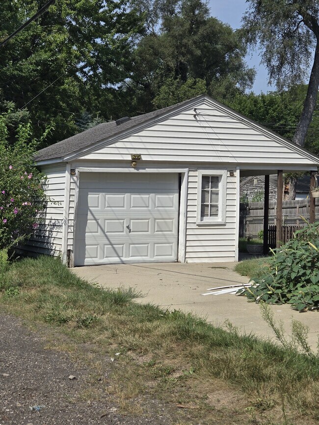 Building Photo - 11627 Bramell