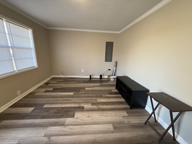 Building Photo - 104 Oak Ct