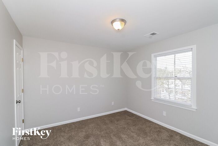 Building Photo - 315 Horseshoe Bend