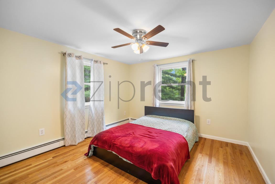 Building Photo - Unit