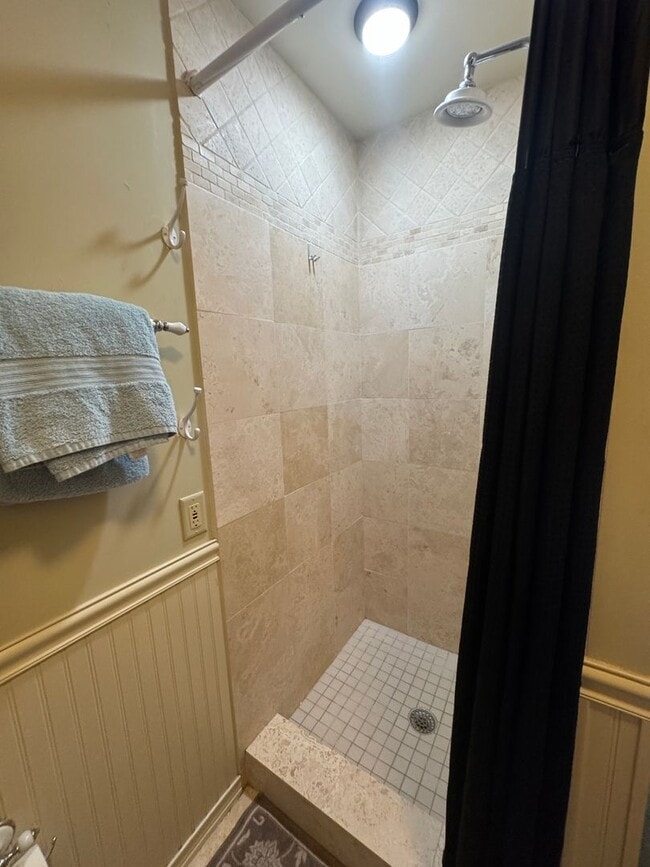 Building Photo - Beautifully Furnished Three Bedroom Home