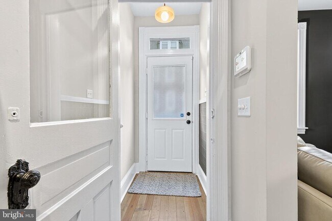 Building Photo - 624 St Joseph St