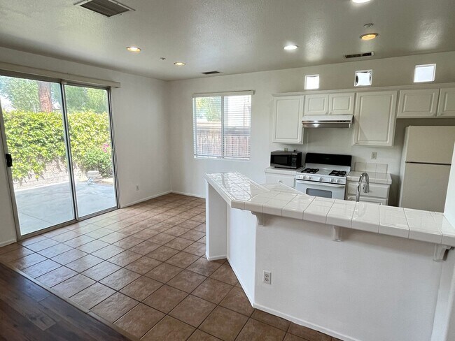 Building Photo - 3 bedroom, 2.5 bath Home for Rent in the Riverwalk