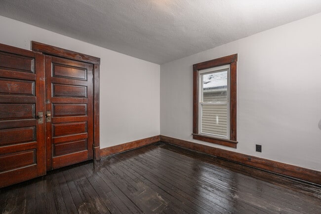 Building Photo - 1303 Rowland Ave NE