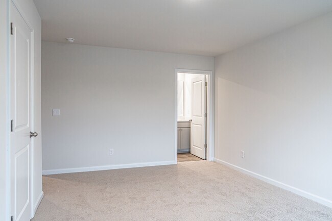 Building Photo - 207 1st St