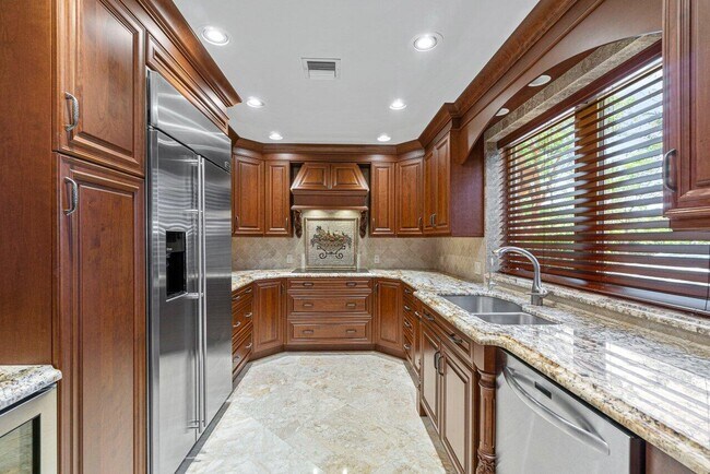 Building Photo - 870 NW 7th St