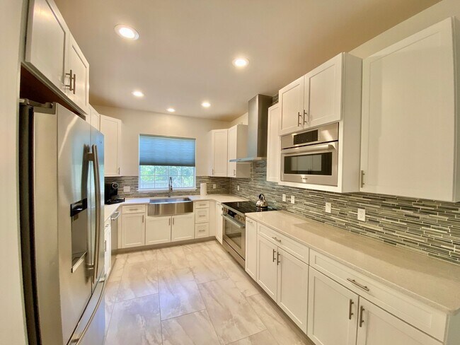 Building Photo - Renovated Haile Plantation Home – Move-In ...
