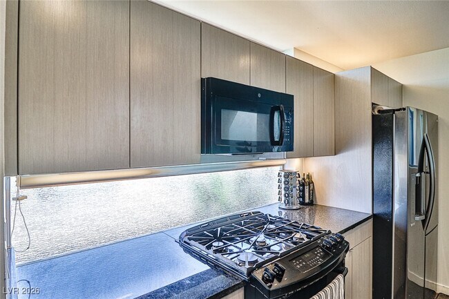 Building Photo - 251 Tower St