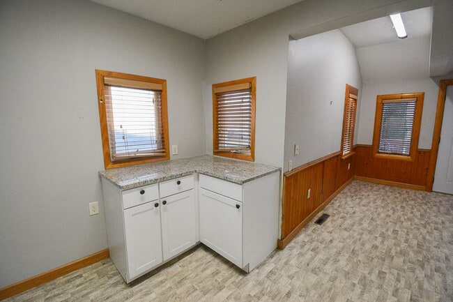 Building Photo - Rent Special!  2 Bed, 1 Bath Home Near Mayo Clinic