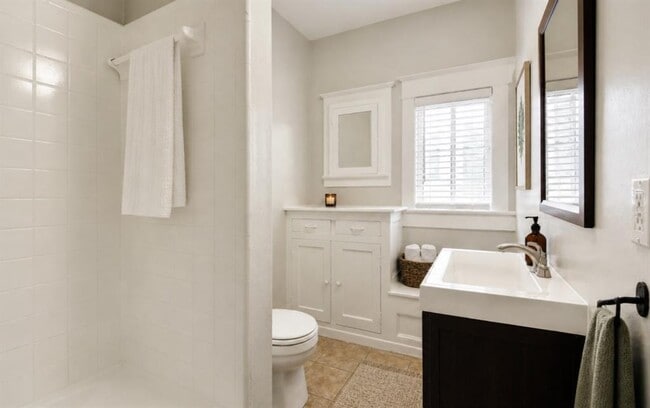 Building Photo - 903 Shoal Cliff Ct