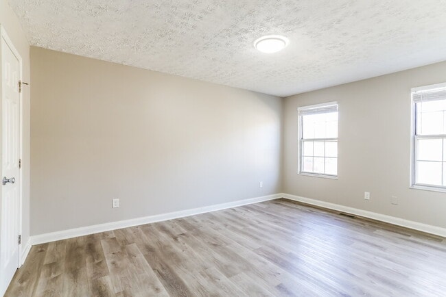 Building Photo - 5911 Vero Dr