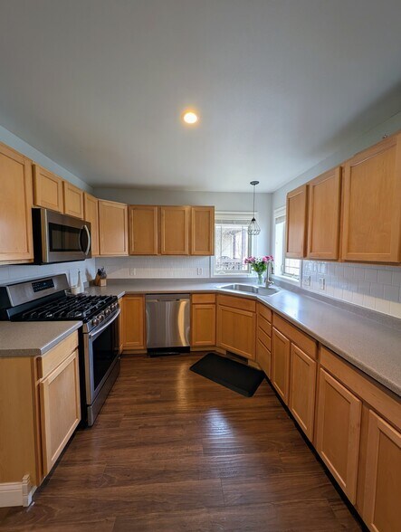 Building Photo - 518 Lexington Dr