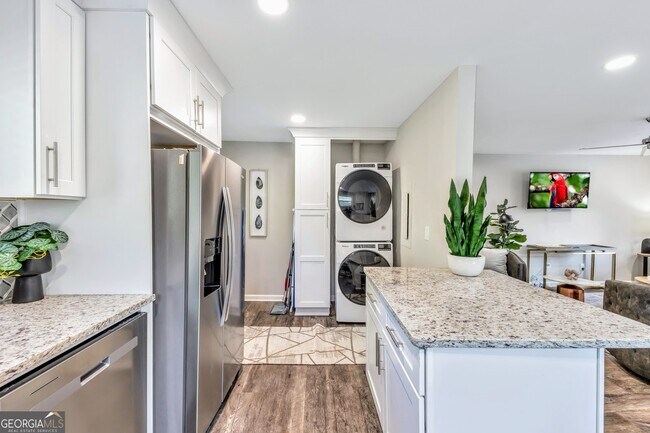 Building Photo - 811 Old Powder Springs Rd SW