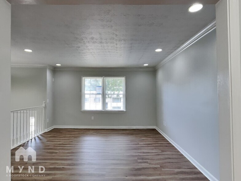 Building Photo - 1434 Oak Forest Way SE