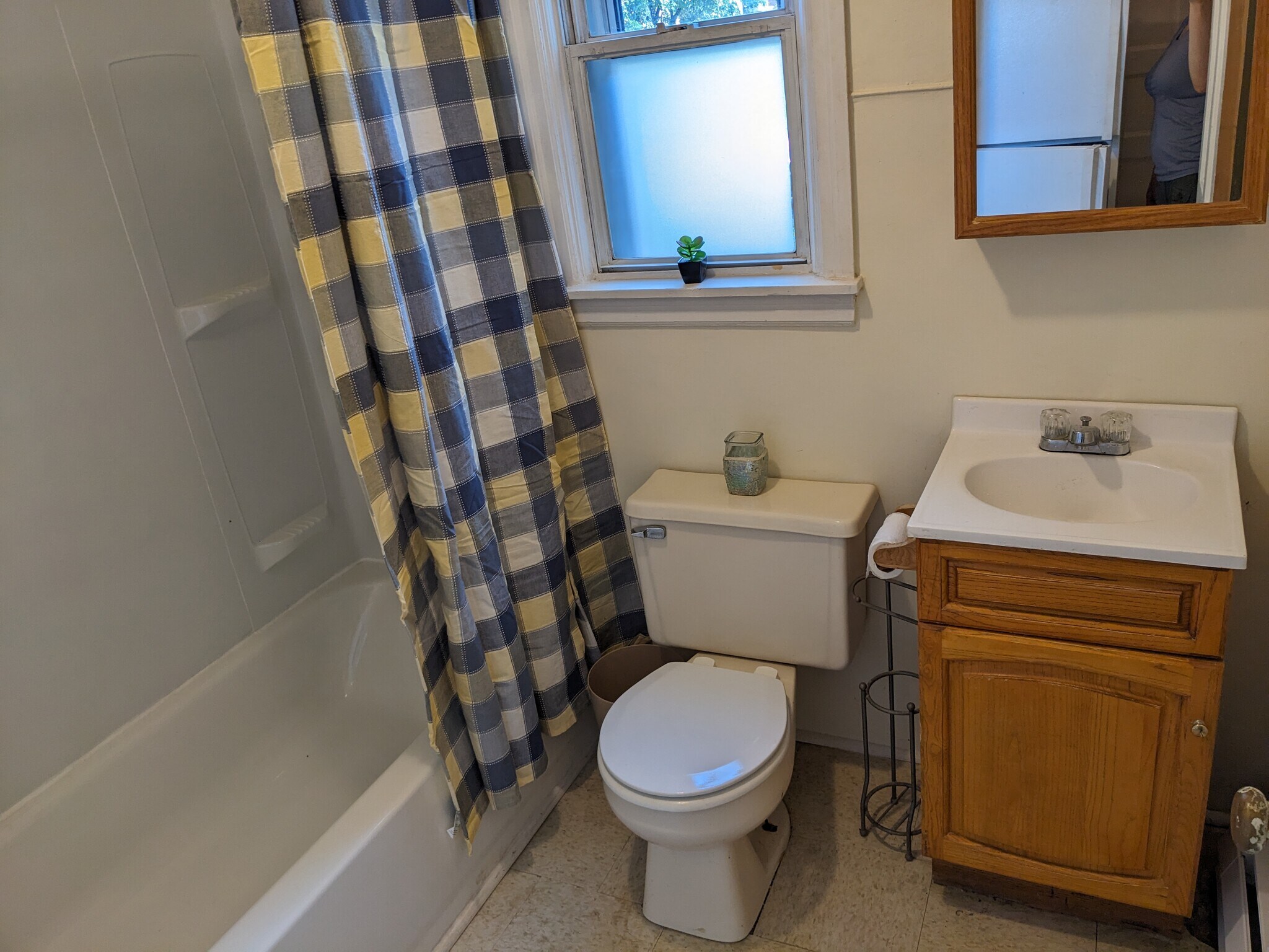 Building Photo - 905 W 9th St