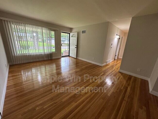 Building Photo - 10655 Hallwood Dr