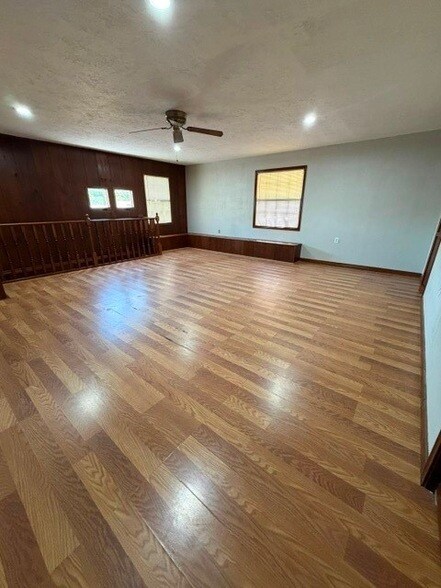 Building Photo - 1507 Sierra Dr