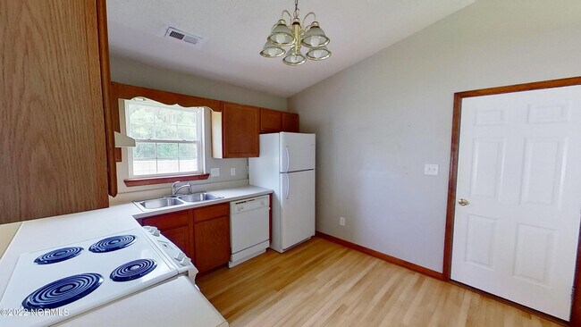 Building Photo - 1043 Shirley Dr