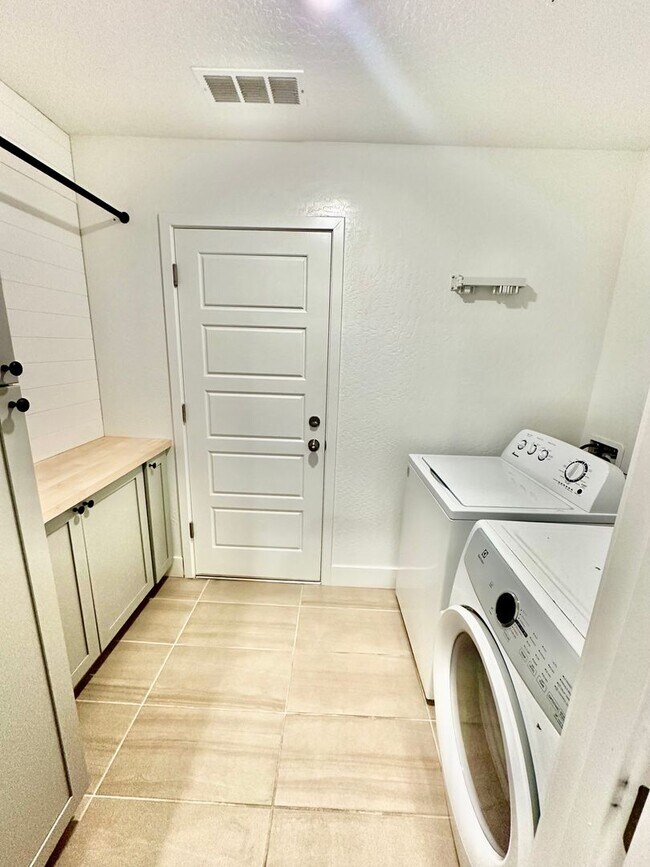 Building Photo - Newly Built Clovis 3/2