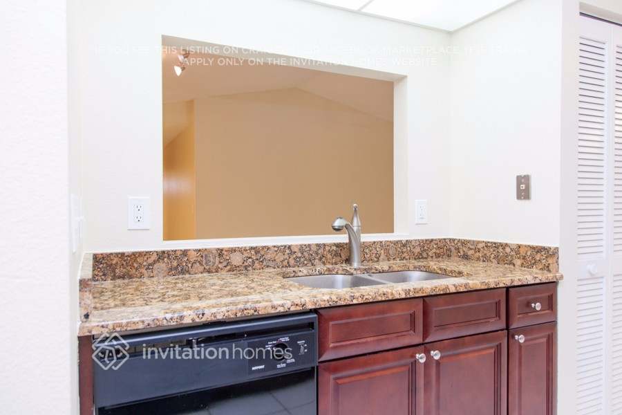 Building Photo - 7814 34th Ct E